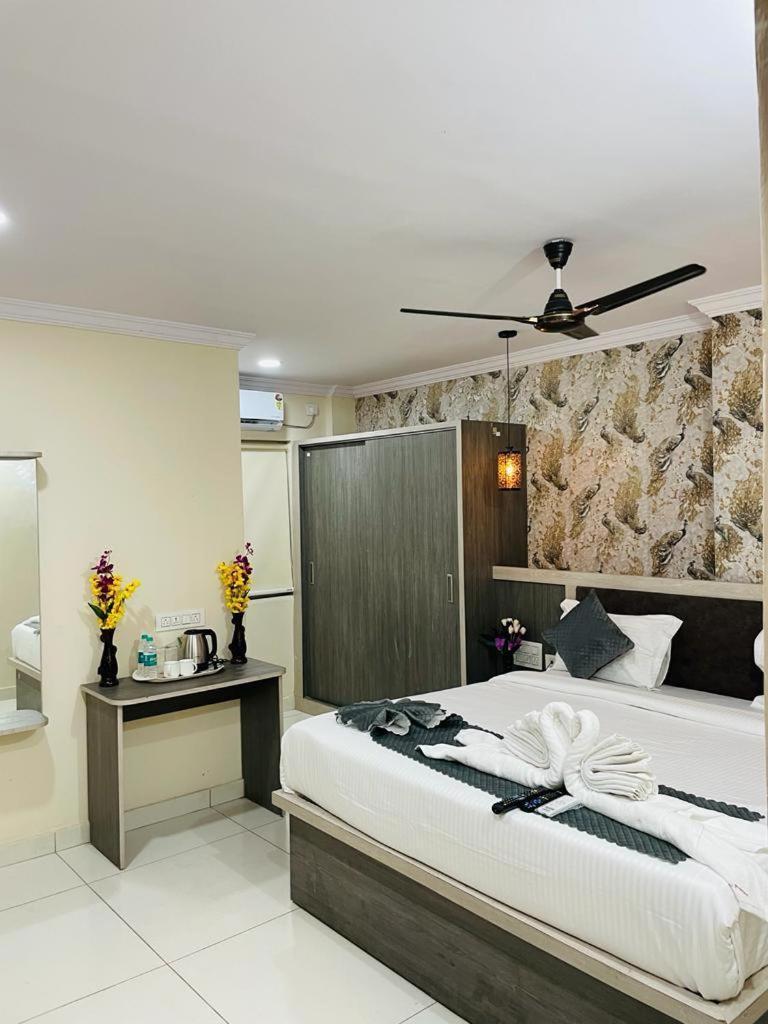 Hotel Blue Petals Shamshabad Exterior foto