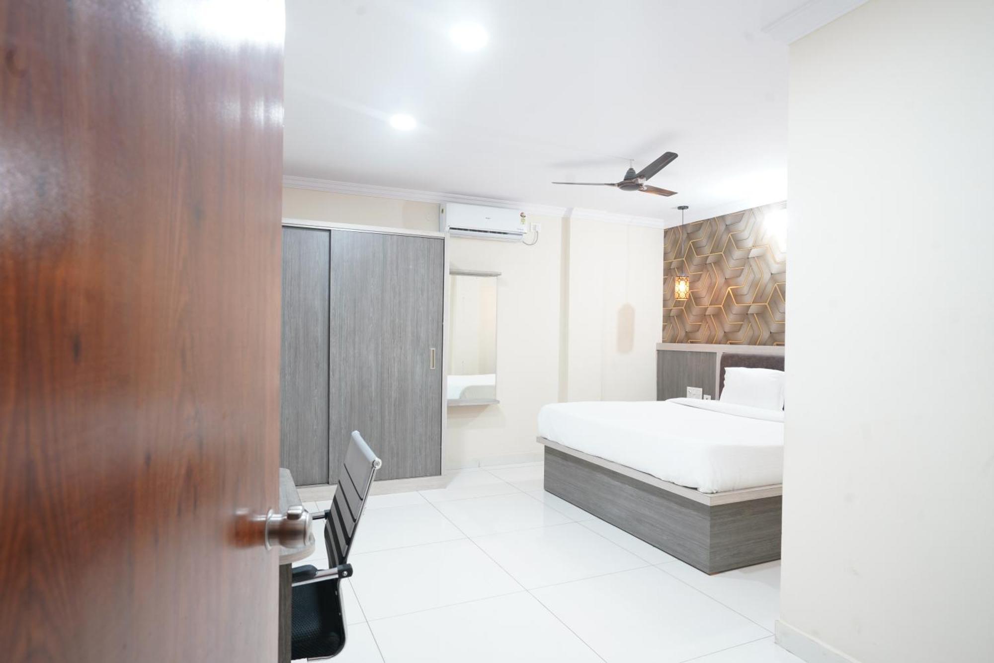 Hotel Blue Petals Shamshabad Exterior foto